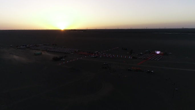 航拍敦煌千人戈壁沙漠徒步戈壁露营