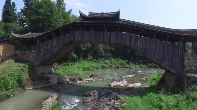 浙江温州泰顺县乌岩岭田间廊桥航拍