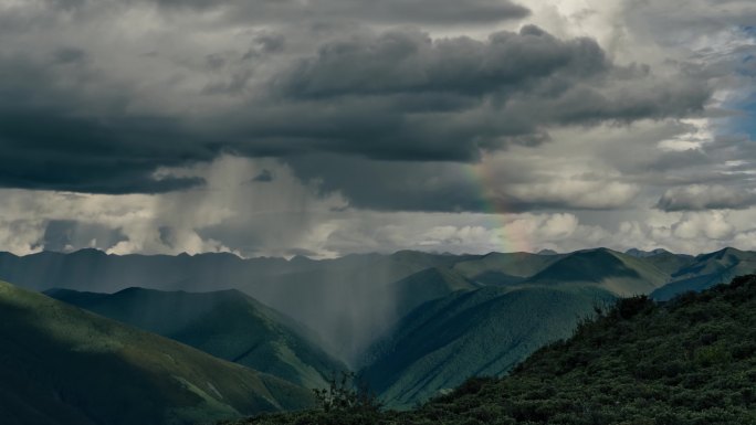 山区降雨彩虹延时摄影