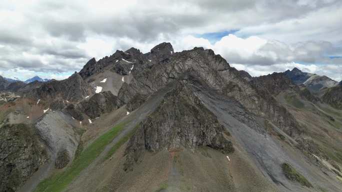 航拍四川阿坝小金大洼梁子火焰峰雪山