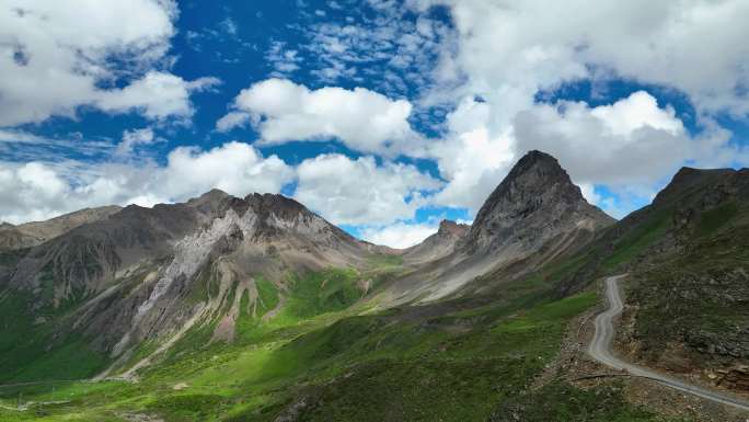 航拍四川阿坝小金大哇梁子垭口盘山公路