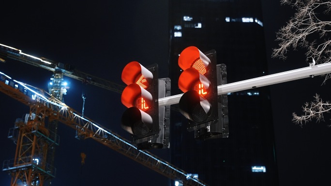 红绿灯倒计时城市路口晚上下班回家平淡生活