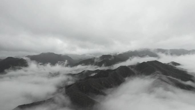 黑白水墨云海群山烟雨朦胧中国风短片4K