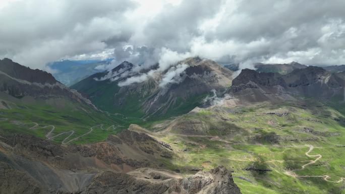 航拍四川阿坝小金大哇梁垭口高山草甸风光