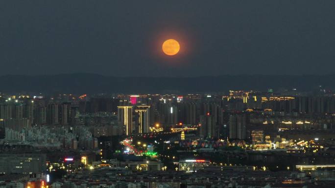 城市月亮升起