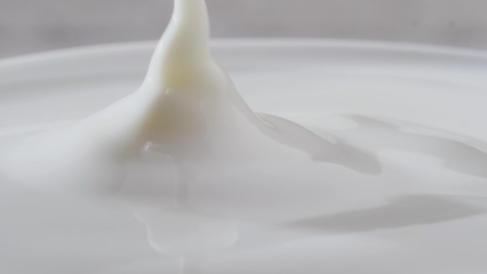 酸奶流体 牛奶滴落 倒牛奶
