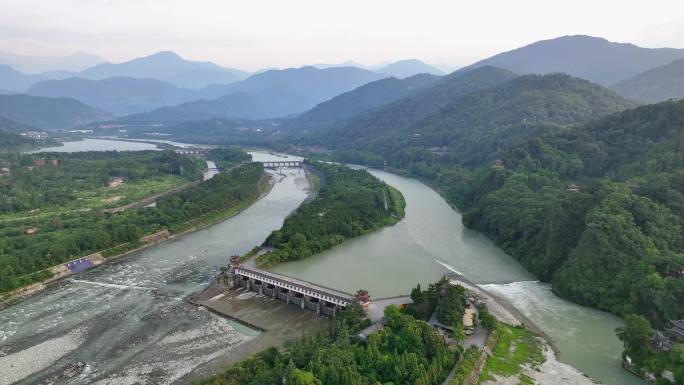 航拍清晨的四川都江堰岷江水利工程