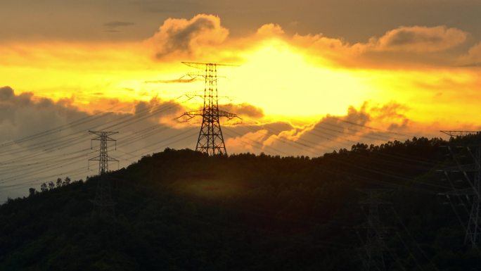 夕阳山顶电塔1