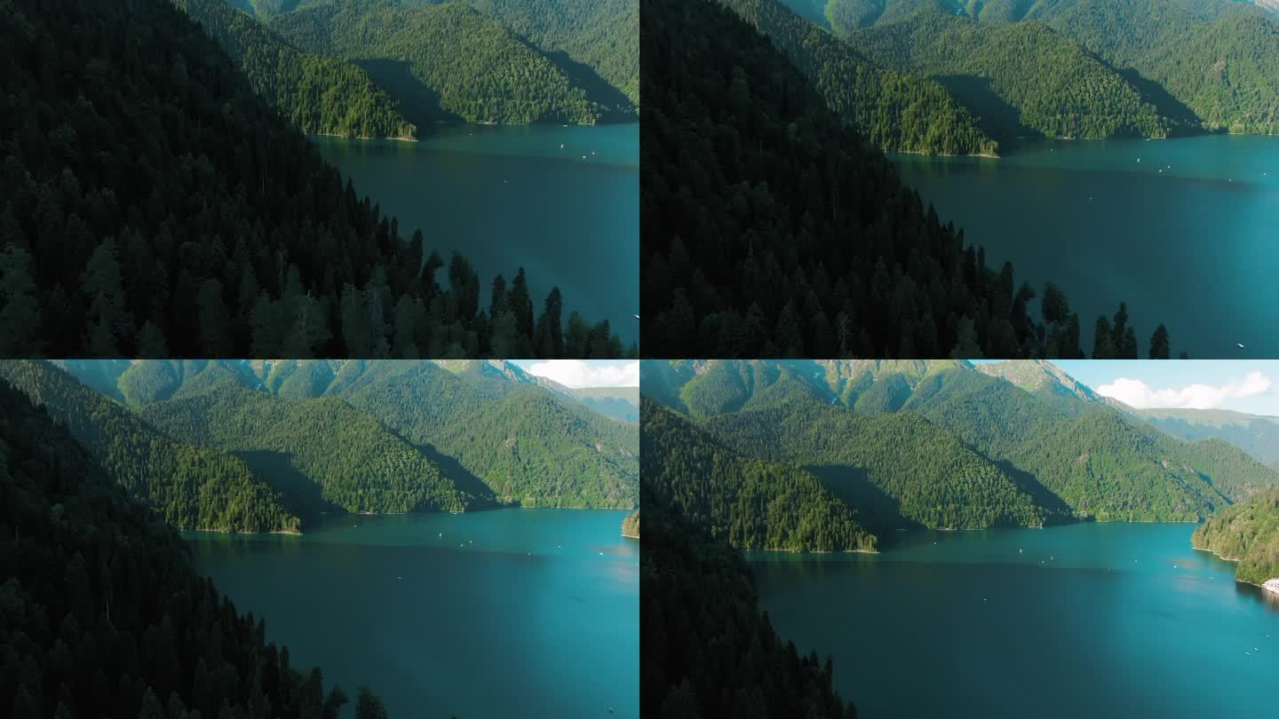 山湖与碧绿的水和绿色的树木。美丽的夏季风景与山脉，森林和湖泊。航空  视图。无人机在美丽的山林湖上拍