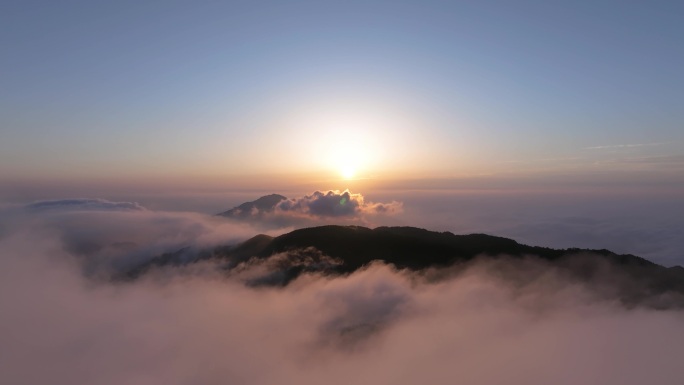 4K岳阳天岳幕阜山日出云海穿云航拍