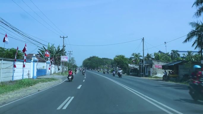 印尼道路、摩托车行驶、印尼小镇道路