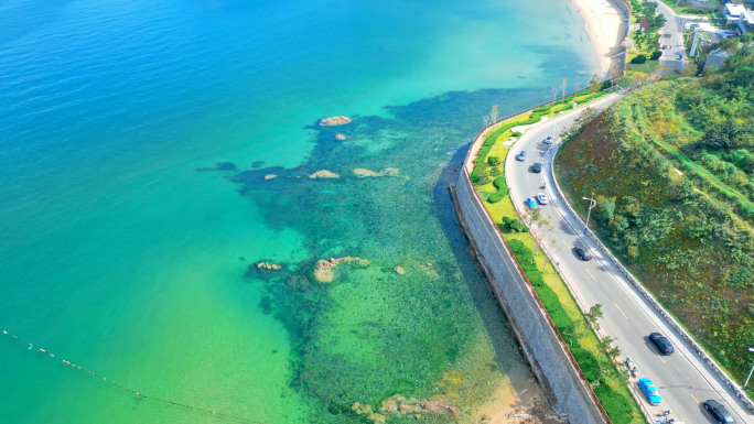 千里山海环岛路旅游碧海海浪海岸线岛屿礁石