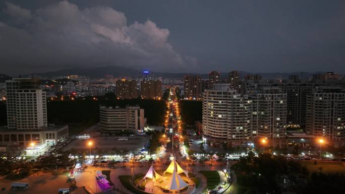 航拍威海国际海水浴场大白帆鞍山路灯光夜景