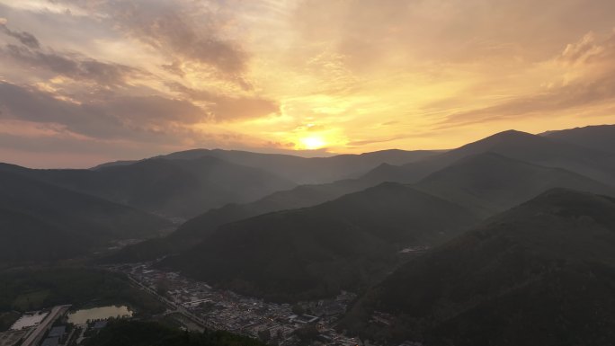 山西五台山东台日落光影