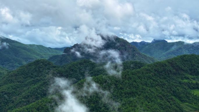 航拍云雾山