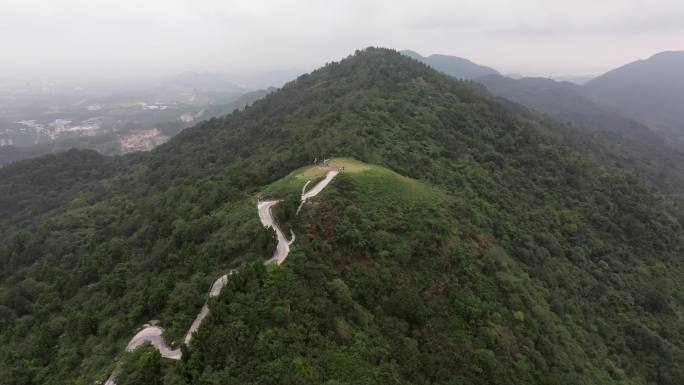 四峰山风景区鄂州最高峰山头滑翔伞基地航拍