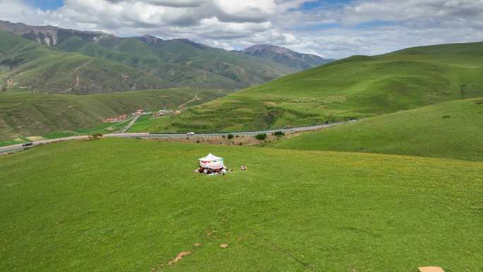 航拍四川甘孜炉霍卡萨湖高山草甸风光