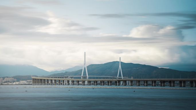 福建厦漳跨海大桥蓝天白云延时空镜