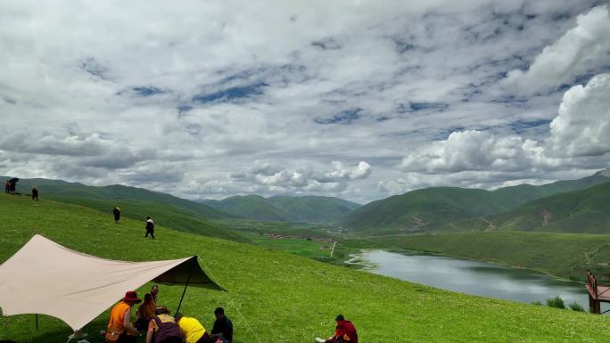 航拍四川甘孜炉霍卡萨湖高山草甸海子风光