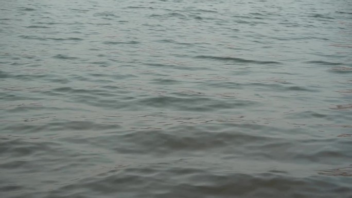 波光粼粼金色水面湖面江面湖水河流水面