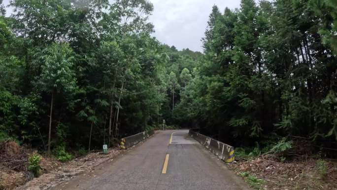 越野车户外越野，穿越狭窄山路1