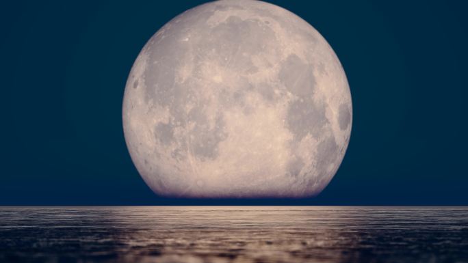 八月十五中秋节海上升起的月亮