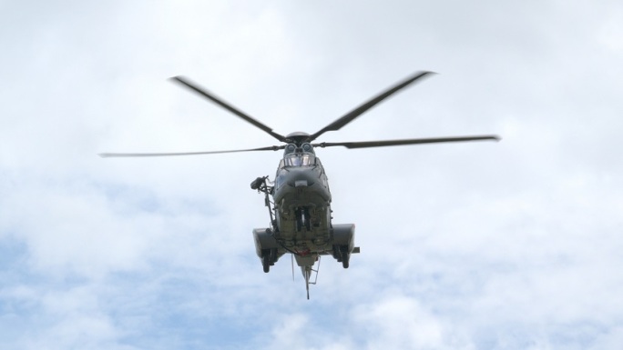稳定：兰卡威航展空客H225M直升机表演