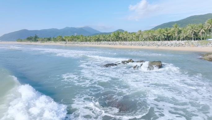 海南万宁日月湾公路旅游新能源汽车行驶