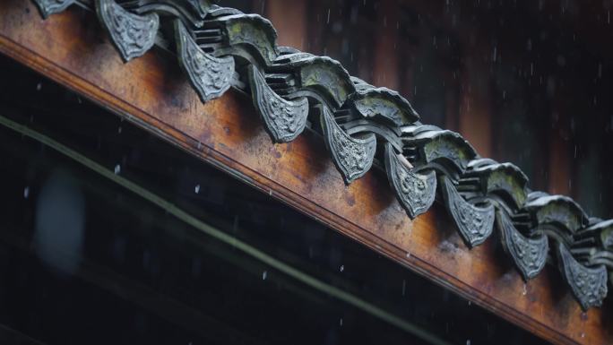 传统古建筑屋檐下雨升格慢镜头