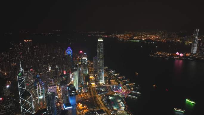 向后飞香港国际金融中心二期夜景航拍4K