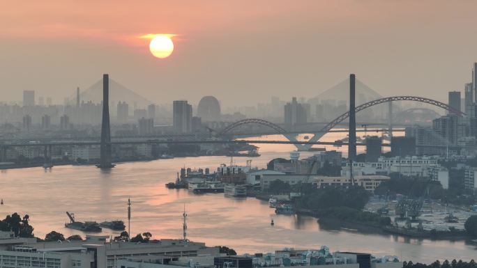 长焦航拍广州珠江两岸桥梁日落