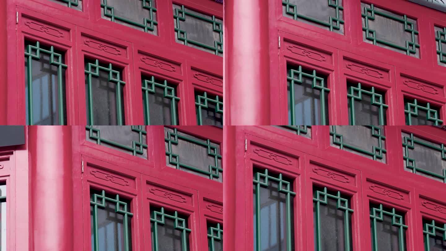 红漆木质窗户