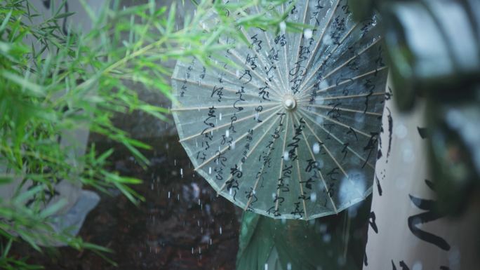 下雨天油纸伞升格慢镜头