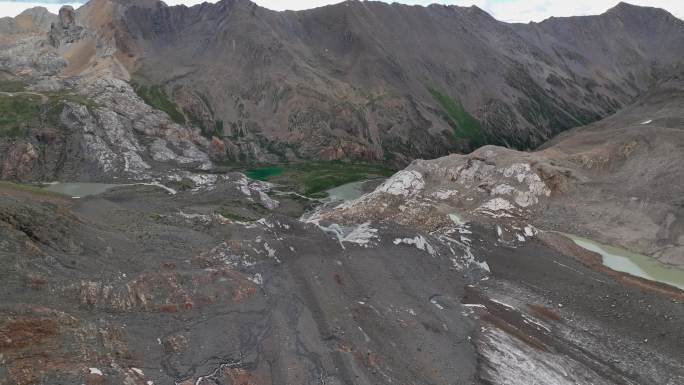 航拍川西高原沙鲁里山脉加拉本森峡谷风光