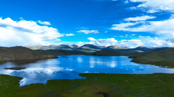 西藏昌都航拍仁措湖