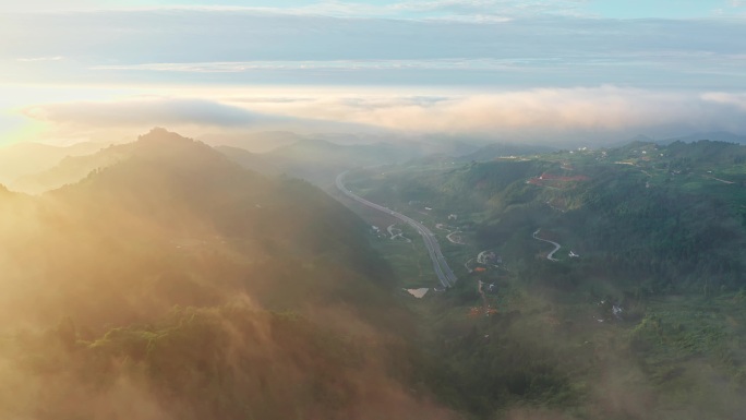 成都龙泉山成简快速路日出朝霞云海