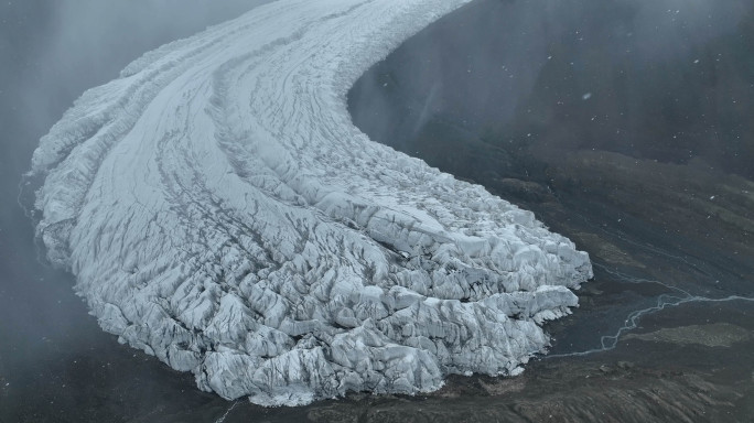 冰雹 暴雪中的展琼冰川