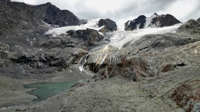 四川甘孜理塘航拍格聂山区阿萨贡格雪山风光