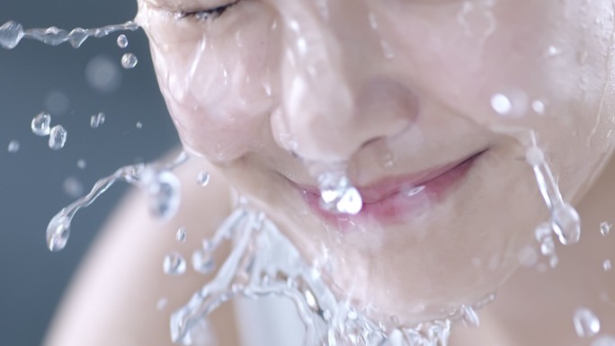 美女洗脸 细胞水分化妆品细胞弹性