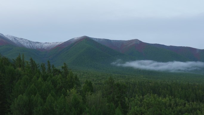 登顶雪山高原地貌