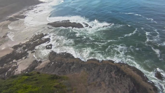 FPV穿越机无人机航拍海浪沙滩海岸森林鸟