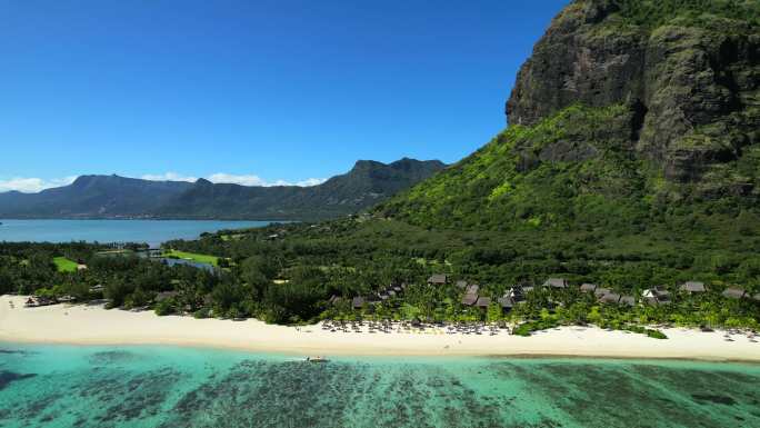 航拍毛里求斯海边沙滩度假村