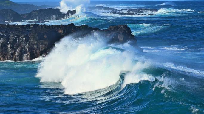 震撼海浪白色浪花浪潮浪头翻滚