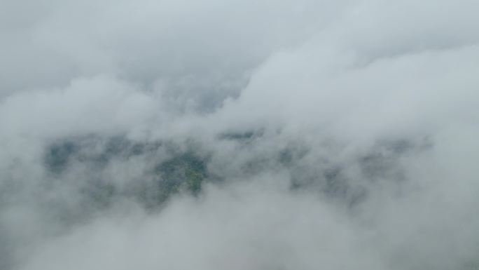 广西雨后大山云雾田野古镇