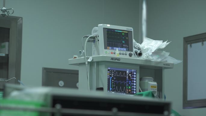 医院医生医疗视频素材4K-做手术心电图机