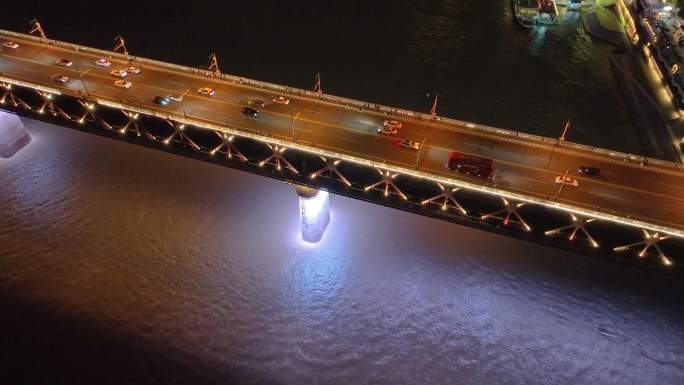 湖北武汉长江大桥夜晚夜景航拍车流交通城市