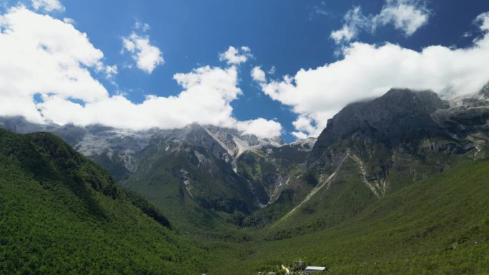 炸机！丽江蓝月谷航拍撞山，镜头记录全过程