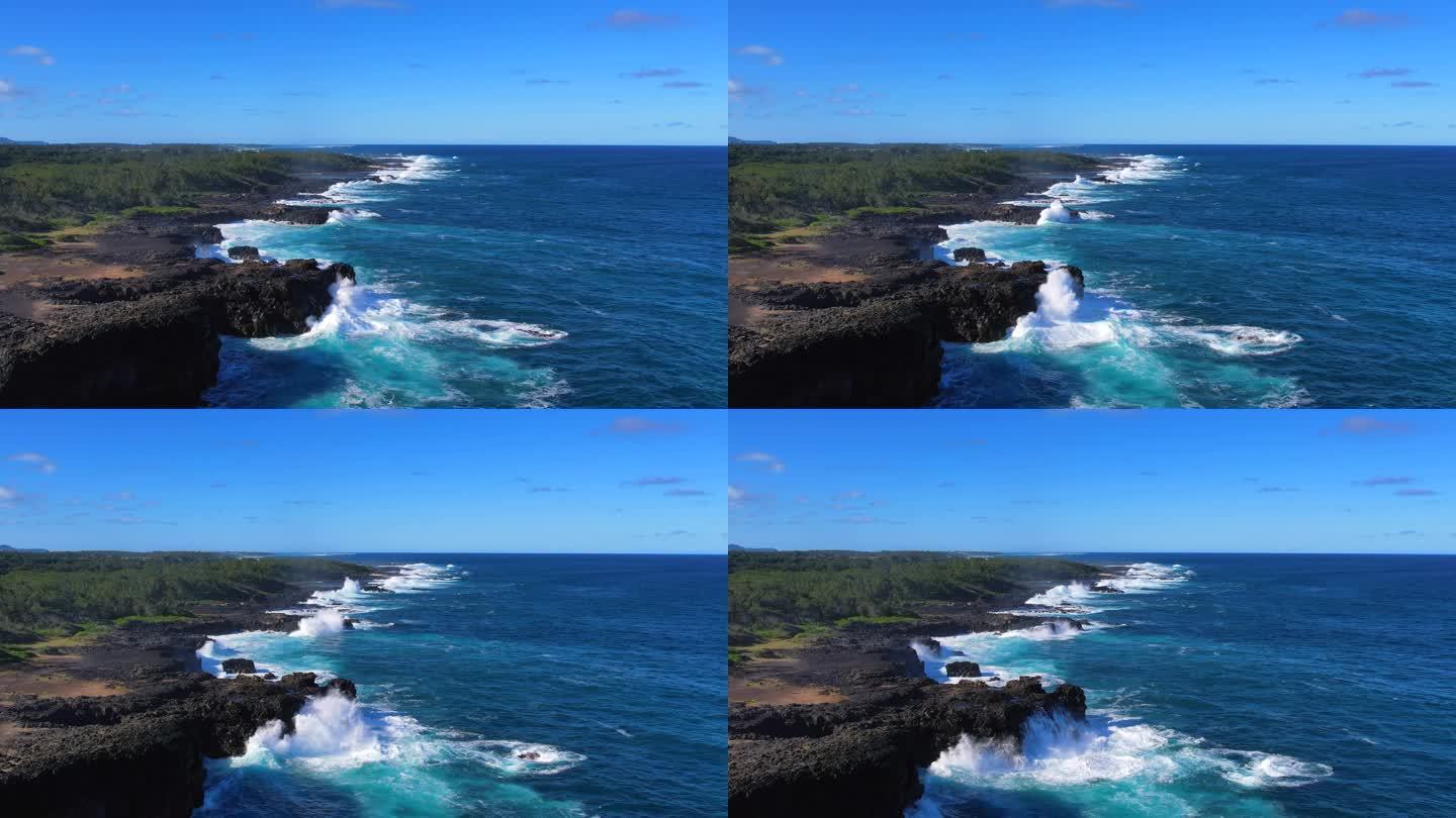 航拍大海海浪拍打礁石