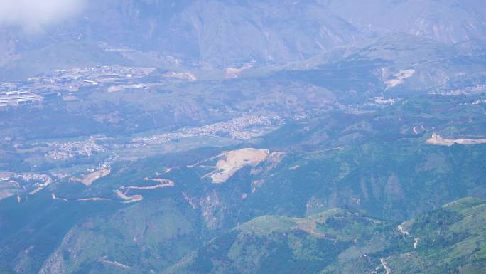 东川大山里的村寨