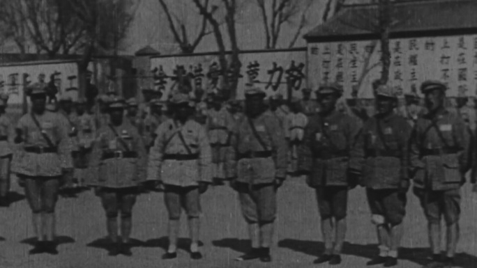 1928年冯玉祥与战士一起吃饭